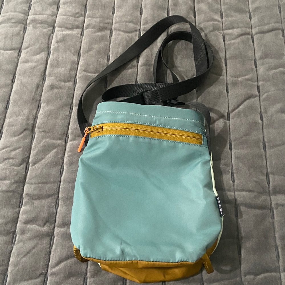 Lululemon Athletica Mint and Gold crossbody water bottle  Bag